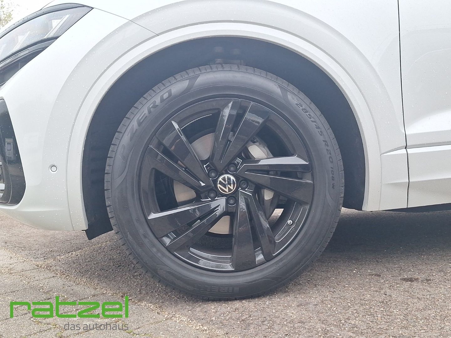 Fahrzeugabbildung Volkswagen Touareg R-Line 3.0 TDI AHK+IQ.Drive+NAVI+LED+PDC