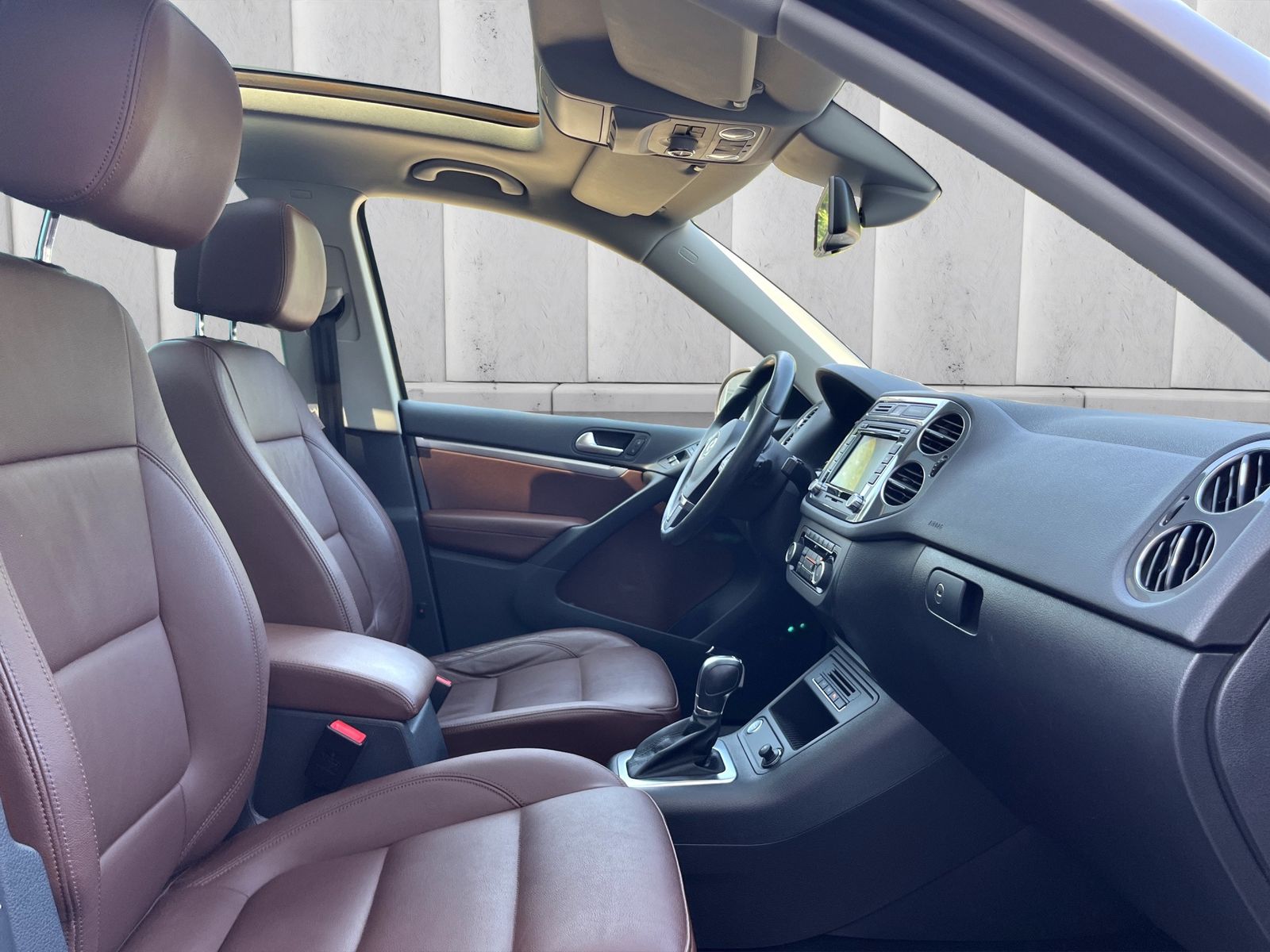 Fahrzeugabbildung Volkswagen Tiguan Sport & Style**4Motion**DSG**Leder**TOP**