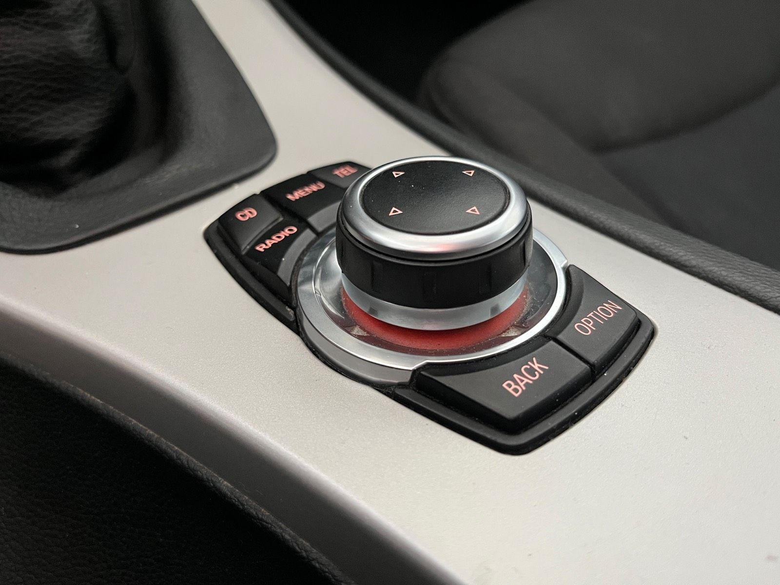 BMW 318 2010 — photo 9