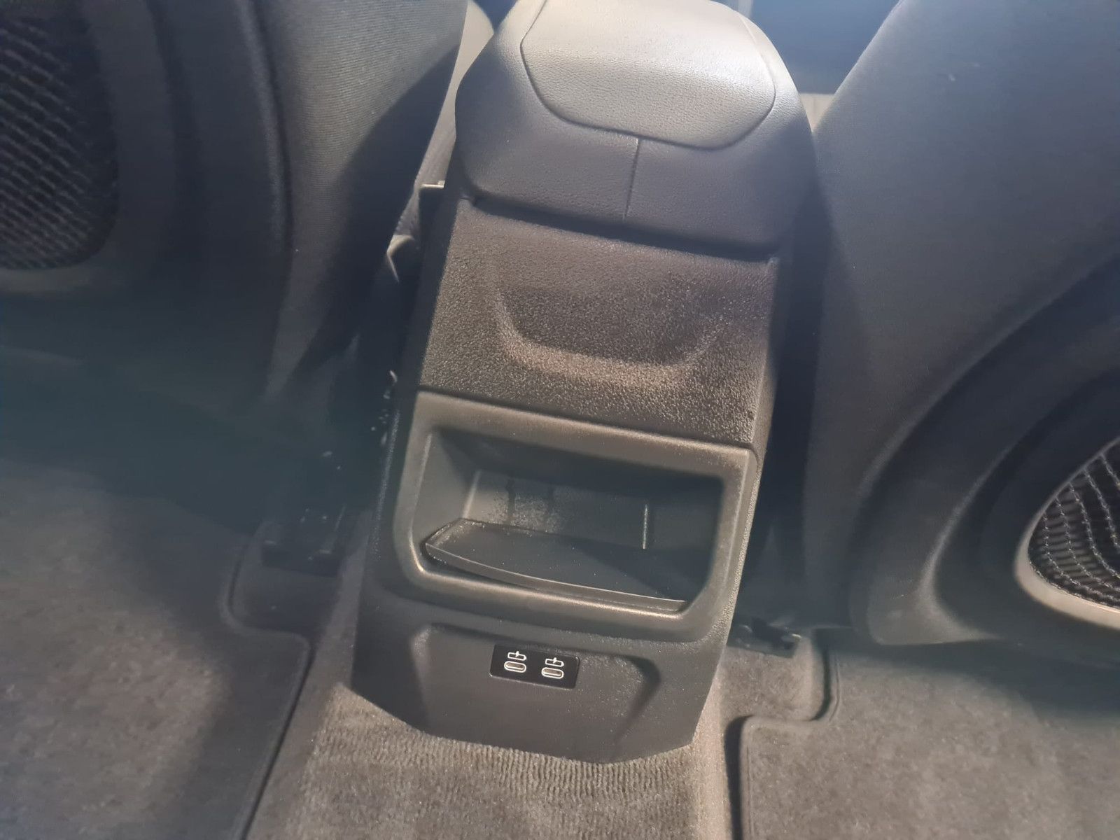 Fahrzeugabbildung BMW 118i Advantage / 1. Hand / LED / NAVI