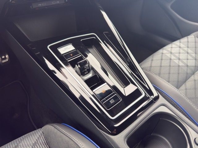 Golf R-Line 1.5 l eTSI DSG NAVI+WR+AREAVIEW+LED+