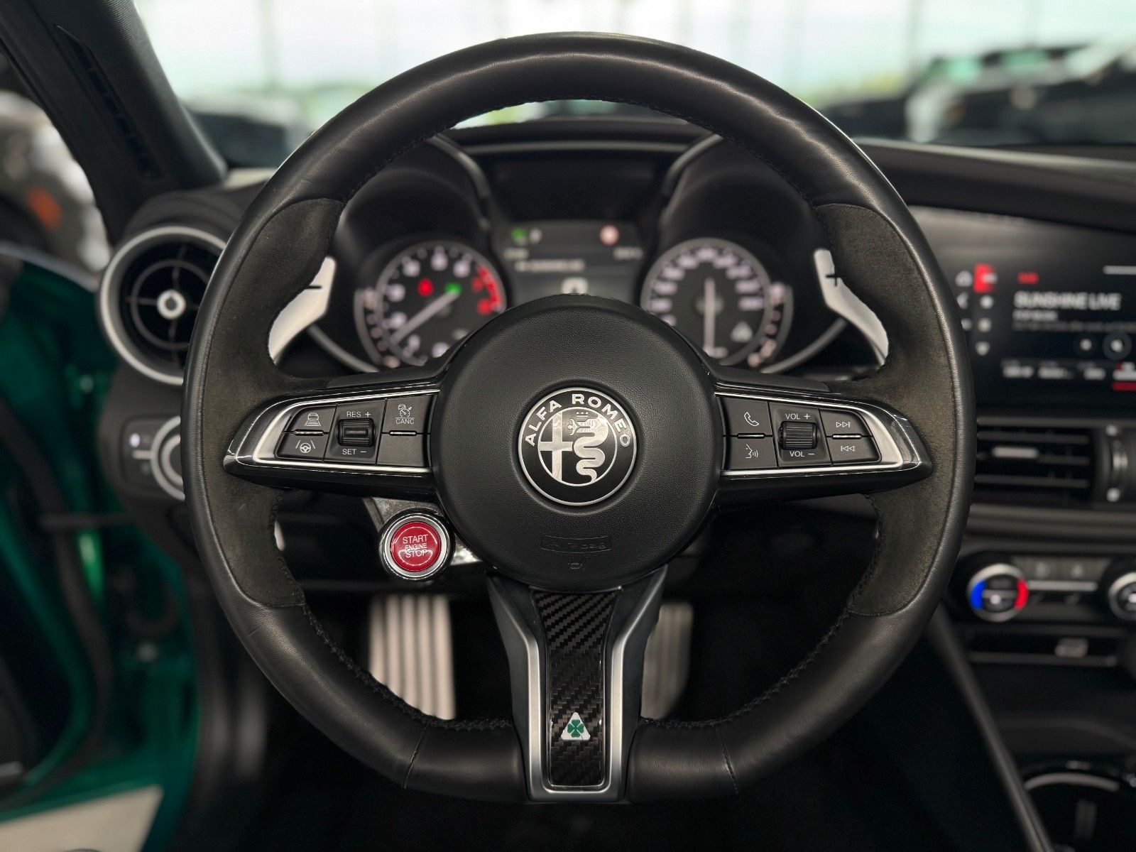 Fahrzeugabbildung Alfa Romeo Giulia 2.9 V6 Quadrifoglio "ACC Komfort-Paket"