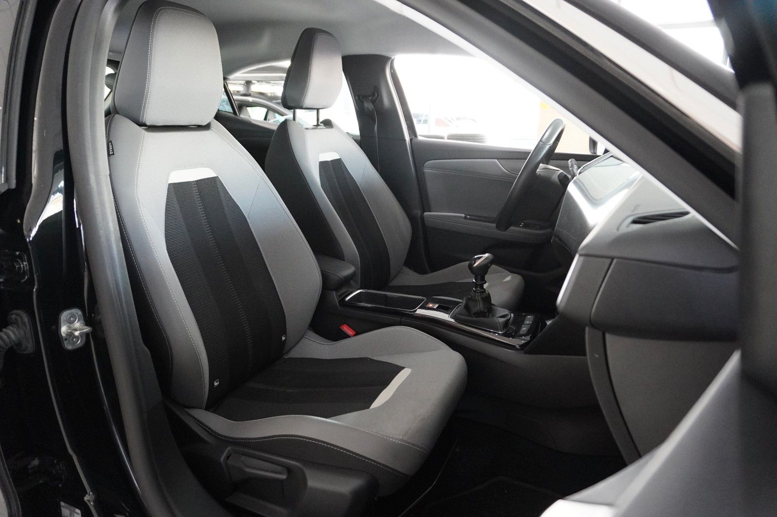 Fahrzeugabbildung Opel Mokka B 1.5D ELEGANCE NAVI/LED/KAMERA/SPORT/DAB+