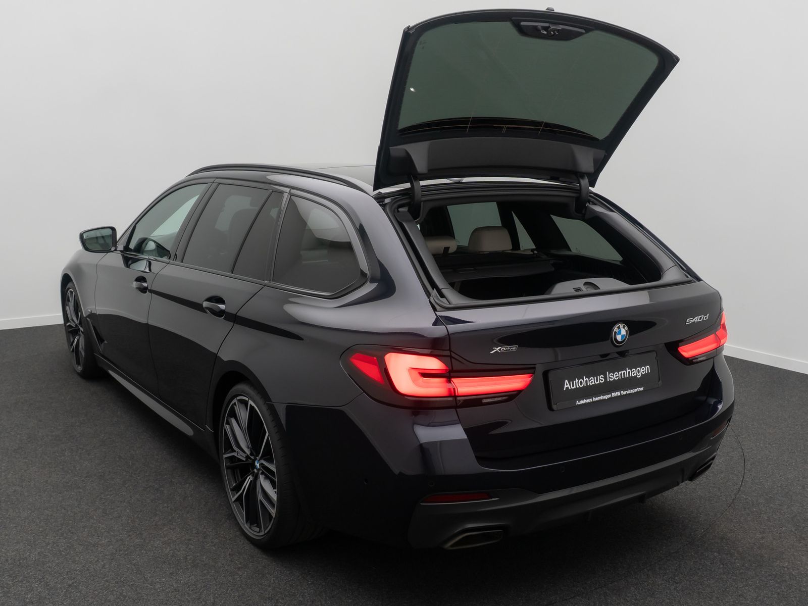 Fahrzeugabbildung BMW 540d xD M Sport 360° HUD DAB H/K Panorama 20Zoll