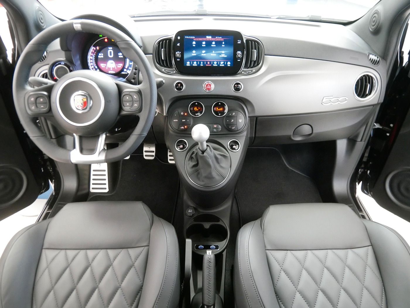 Fahrzeugabbildung Abarth 595 1.4 T-Jet Sammlerbesitz! Schutzfolie! Leder!