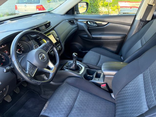Fahrzeugabbildung Nissan X-Trail+AHK+Panorama+Navi+Kamera+PDC+SHZ+