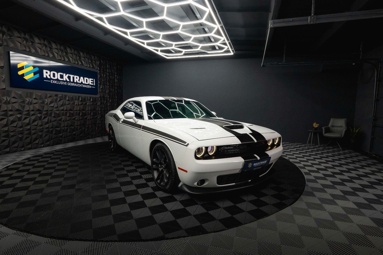 Fahrzeugabbildung Dodge Challenger 6.4 V8 SRT 392 R/T SCAT PACK Perform.