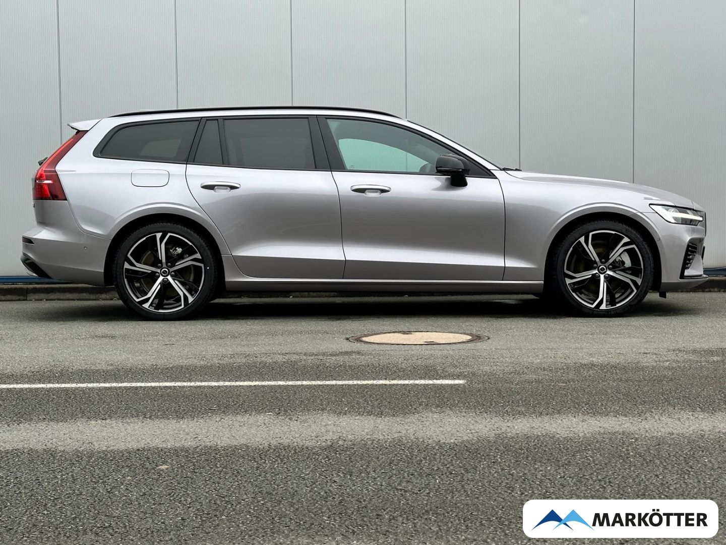 Volvo V60 T8 AWD Plus Dark Plug-In Hybrid/HUD/360°CAM imagem 2