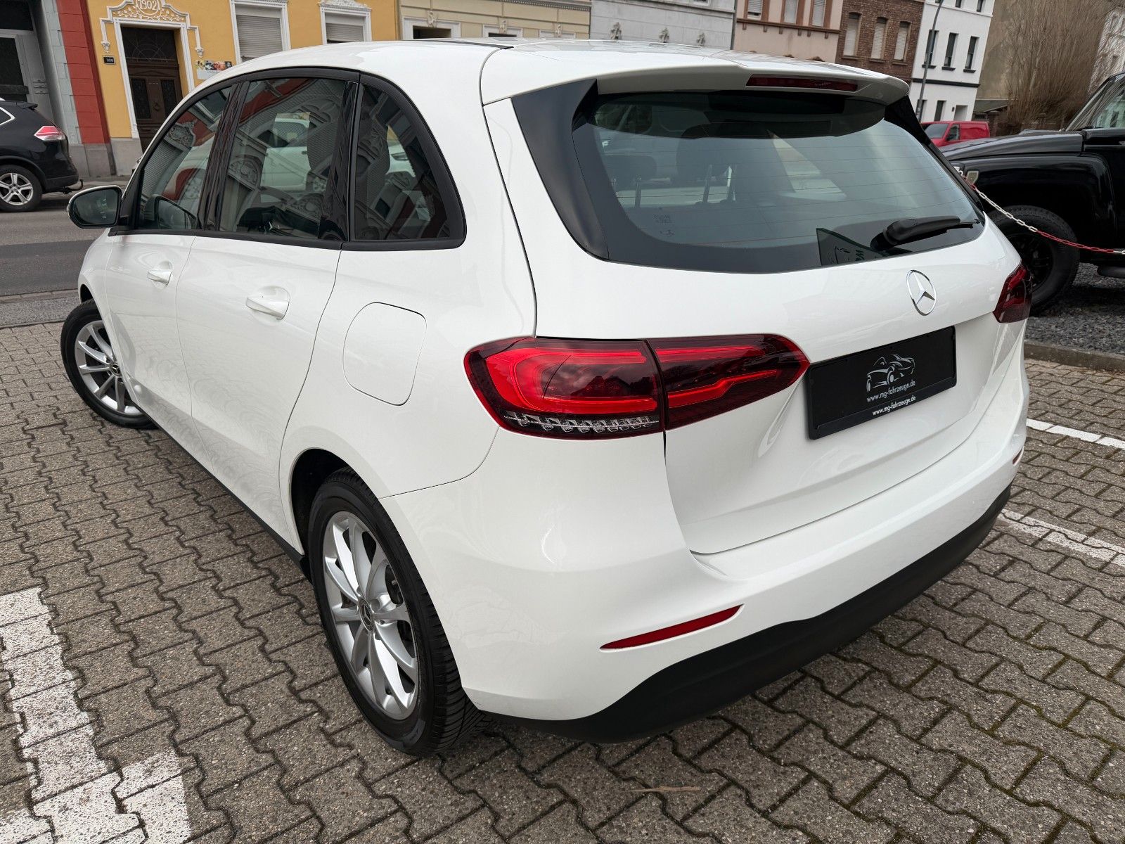 Fahrzeugabbildung Mercedes-Benz B 180 AUTOMATIK LED TEMPOMAT DAB 1-HAND MBUX