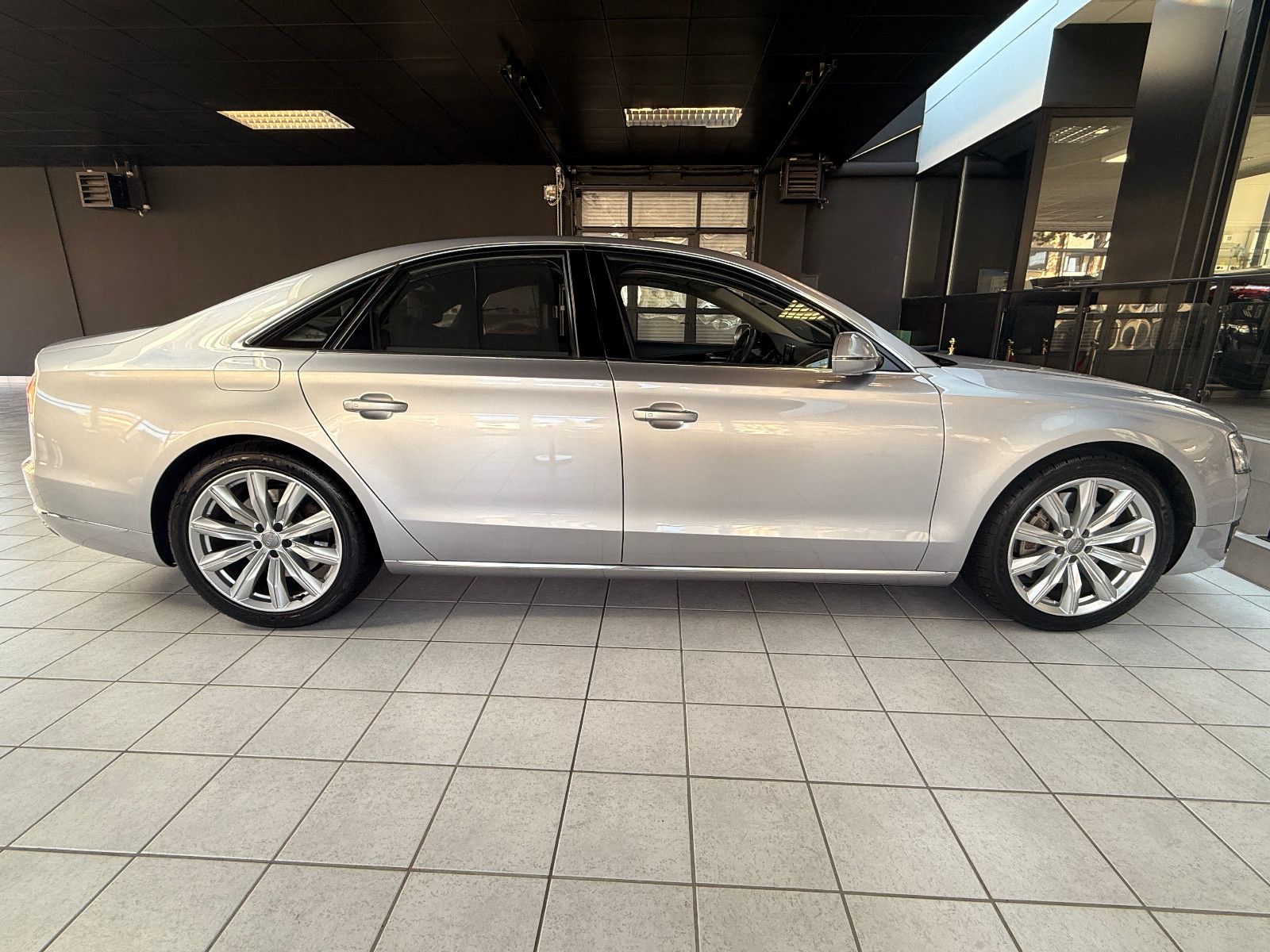 Fahrzeugabbildung Audi A8 4.2 TDI quattro/SCHIEBEDACH/LED/ACC/FACELIFT