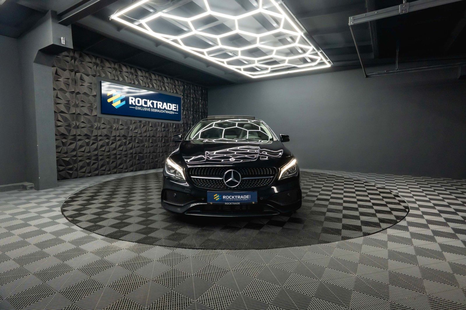 Fahrzeugabbildung Mercedes-Benz CLA 250 Shooting Brake AMG Night-Paket | Pano