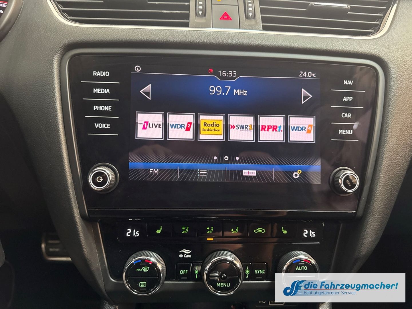 Fahrzeugabbildung SKODA Octavia Combi RS 4x4 Sportpaket AHK Navi LED *EX