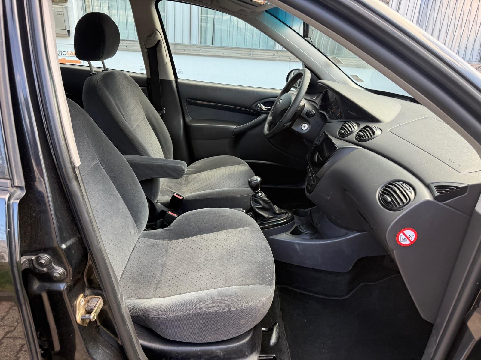 Ford Focus 2004 — photo 15