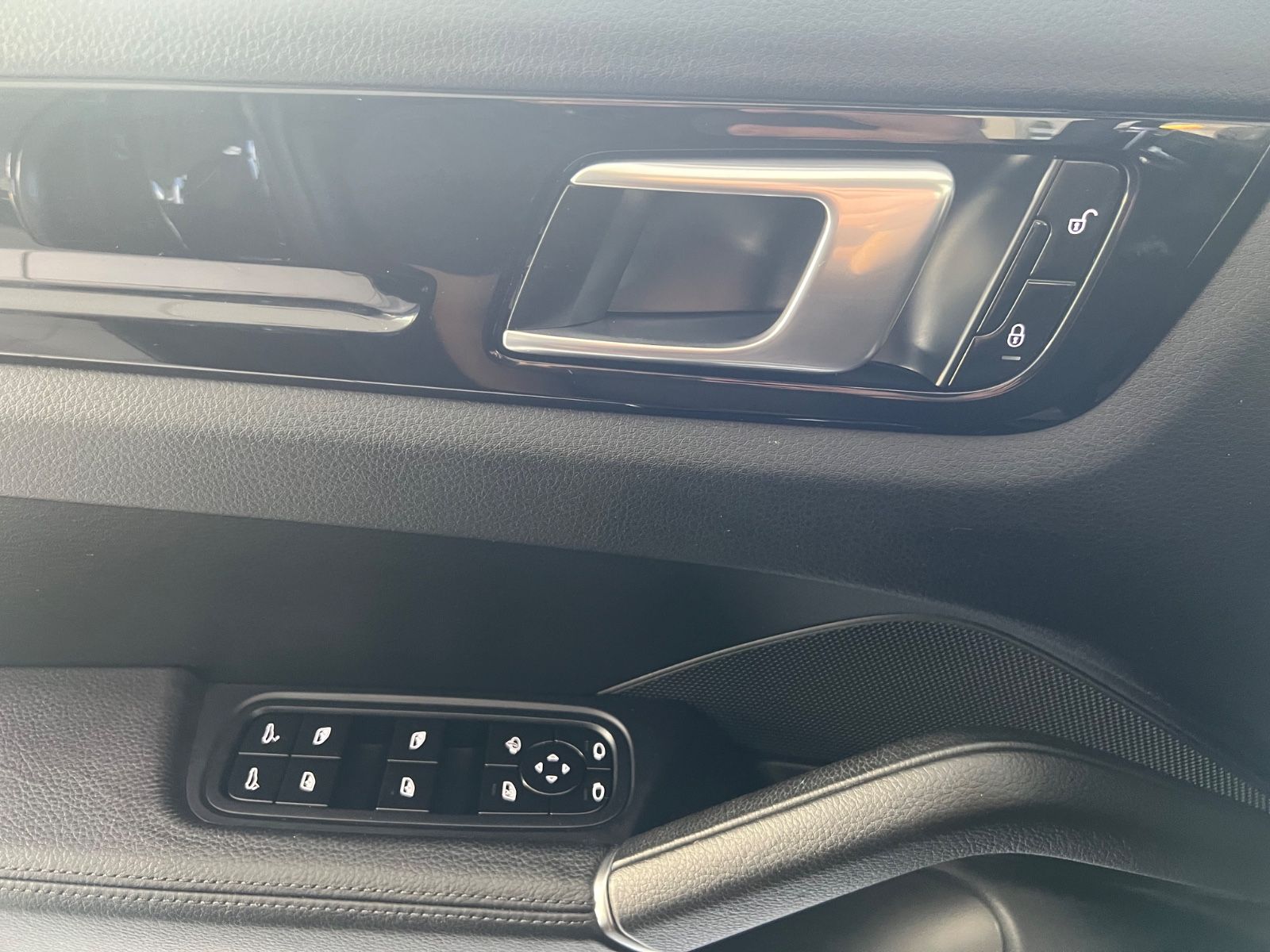 Fahrzeugabbildung Porsche Cayenne S * APPROVED GARANTIE *Sport-Abgasanlage