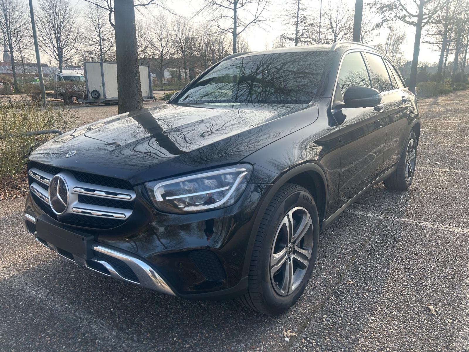 Mercedes-Benz GLC 300 9G-tr AMG Int/Distr/AHK/18"/17"WR/1.Hd.