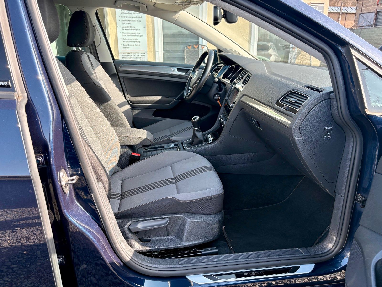 Fahrzeugabbildung Volkswagen Golf VII 1.6 TDI Allstar Navi AHK 2.HD SCHECKHFT