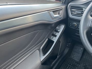 Ford Focus Turnier 1.5 Active X *AHK*ACC*BLIS*CAM*HUD