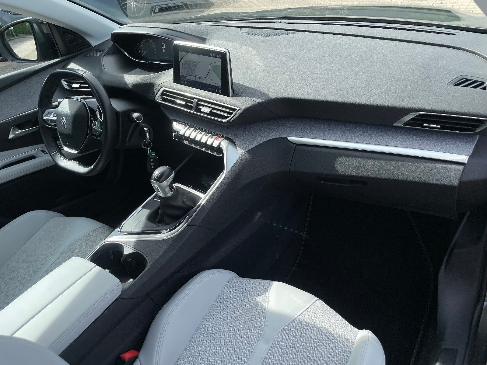 PEUGEOT 3008, 2016, Benzin, 131 PS