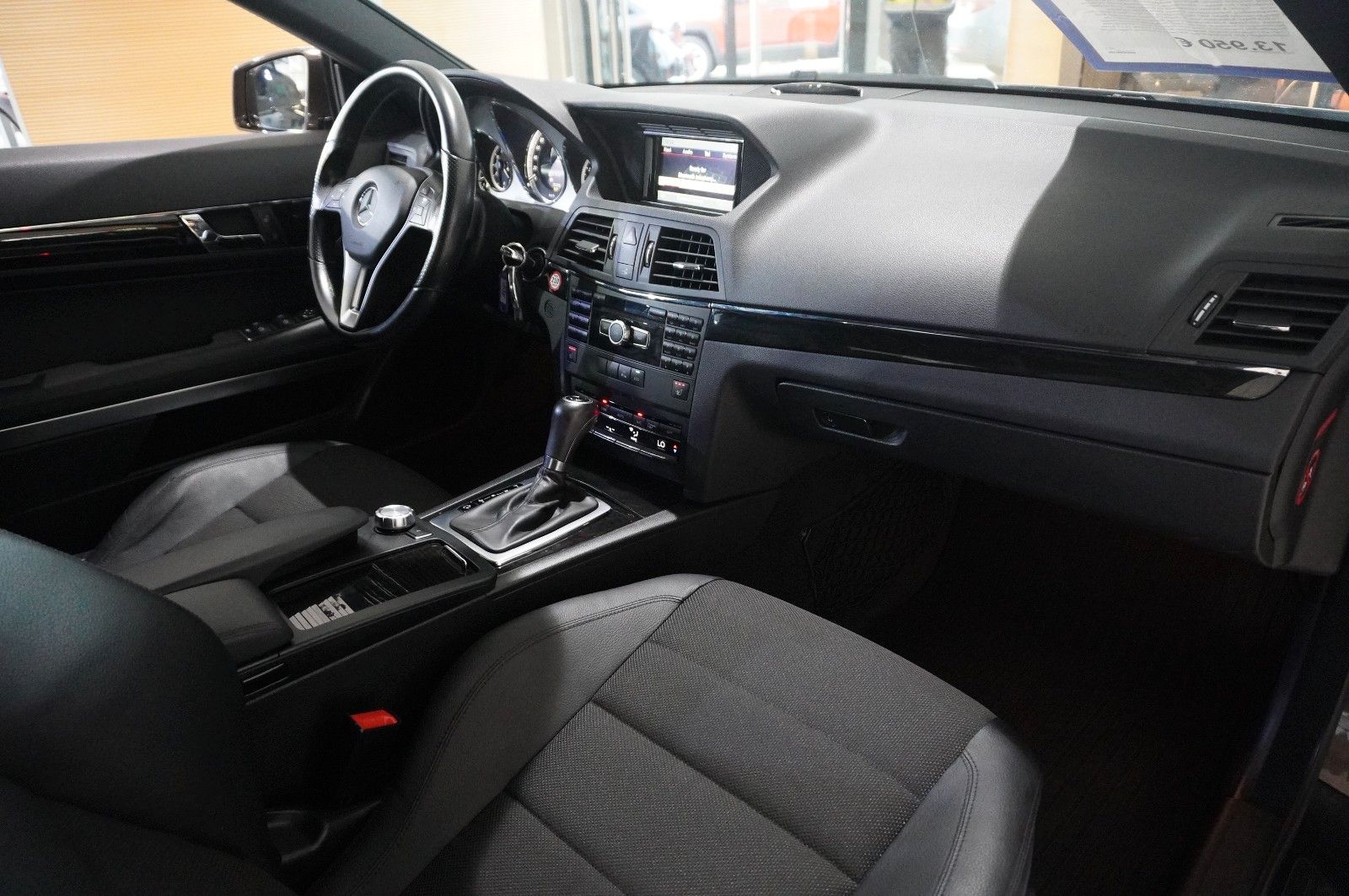 Fahrzeugabbildung Mercedes-Benz E 200 COUPE AVAMTGRADE NAVI/SHZ/SPORT/PDC/TEMP.