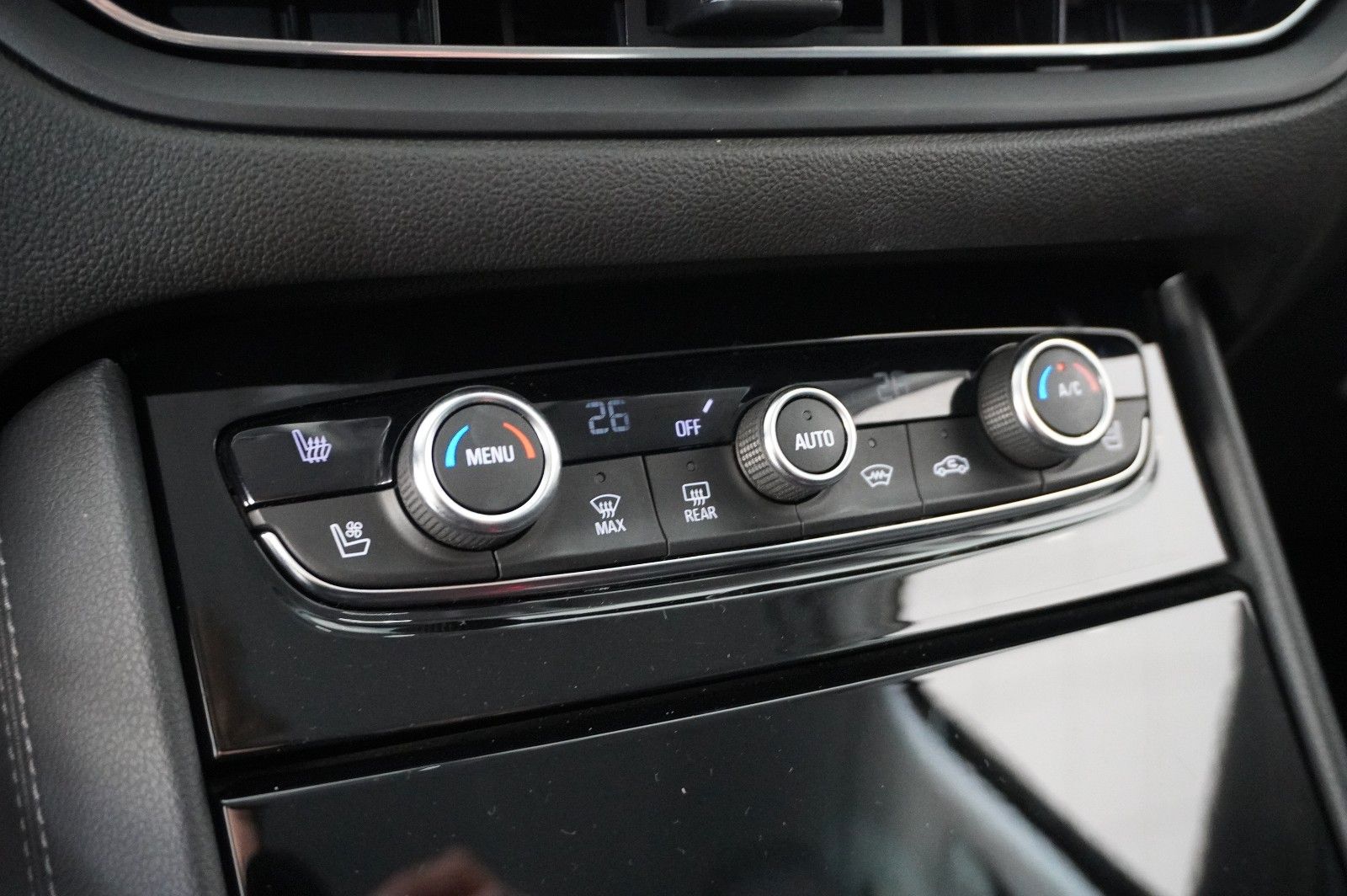 Fahrzeugabbildung Opel Grandland (X) 1.6T GSe HYBRID 4X4 NAVI/SPORT/AHK