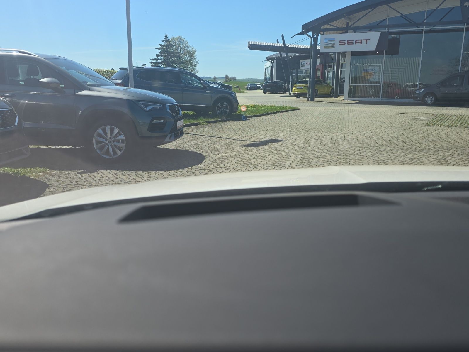 Fahrzeugabbildung SKODA Octavia Combi Style 1.5 TSI Matrix Navi AHK ACC