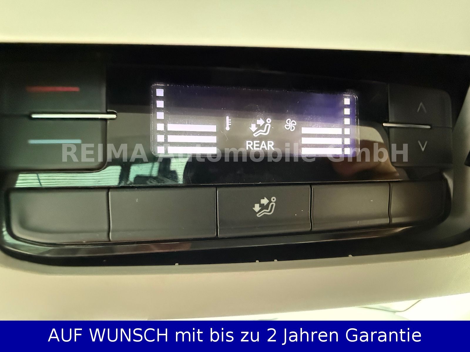 Fahrzeugabbildung Volkswagen T6.1 Bus 2,0 Diesel L 2, 9 Sitzer, Automatik