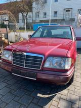 Mercedes-Benz Mercedes Benz W124 E220 Limousine - Mercedes-Benz E 220 mit Benzin-Antrieb: Scheckheftgepflegt, Limousine