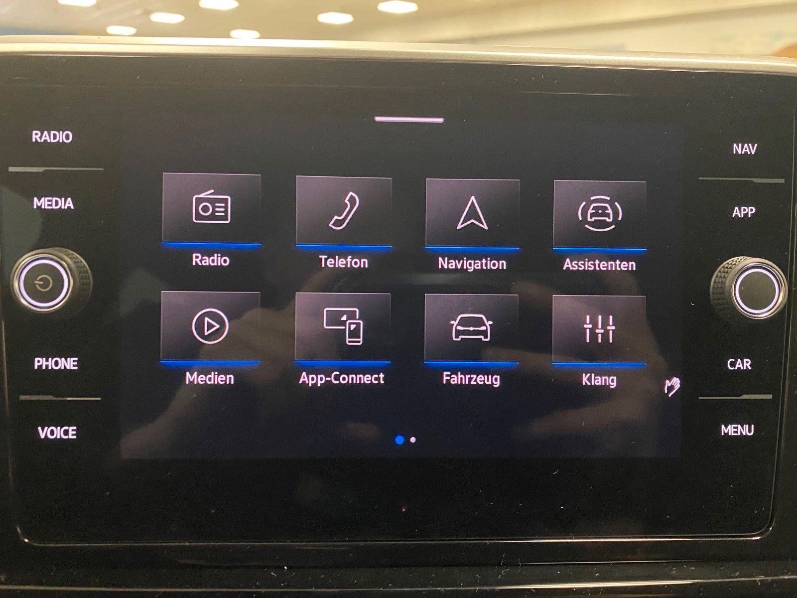 Fahrzeugabbildung Volkswagen T-Roc 1.5 TSI DSG R-Line+ACC+iQ Light MATRIX+18"