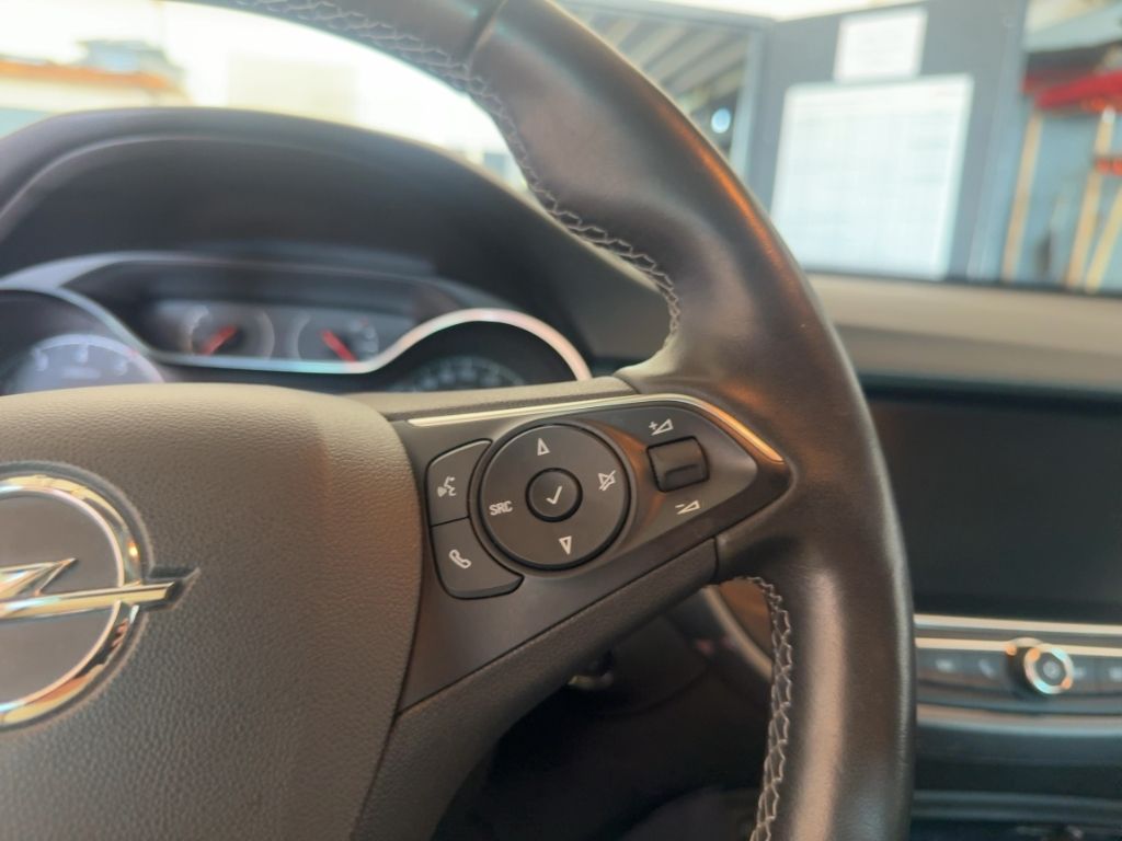 Fahrzeugabbildung Opel Crossland AUTOMATIK, NAVI, Rückfahrkamera, SHZ,