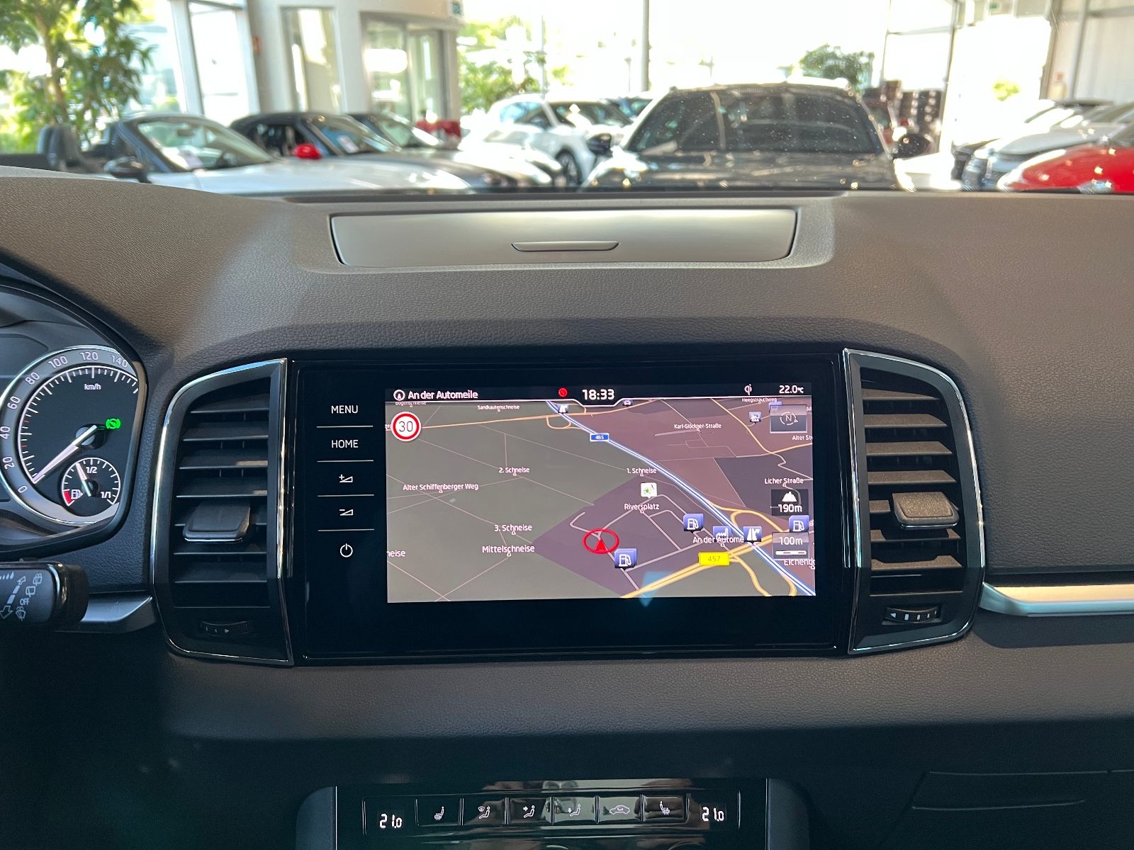 Fahrzeugabbildung SKODA Karoq Style ACC NAV CARPLAY AMBIENTE PDC 19"