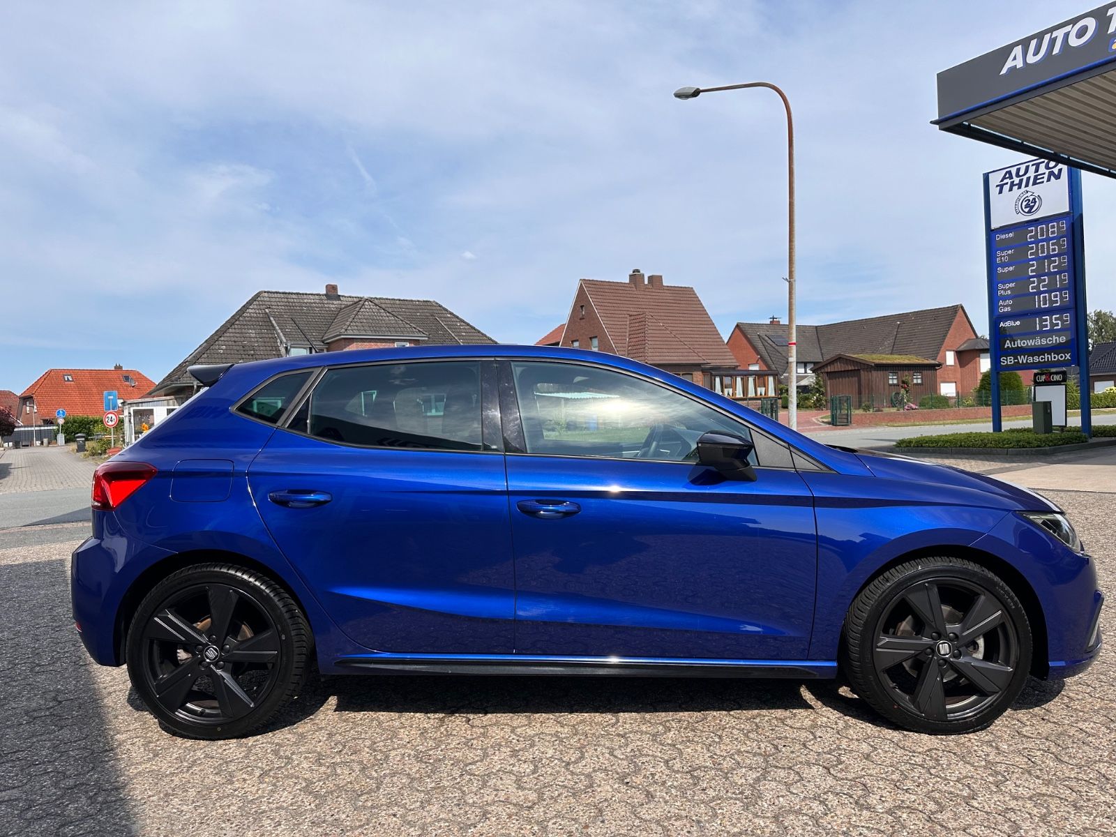 Fahrzeugabbildung SEAT Ibiza Black Edition 1.0 TSI DSG ACC/Navi/RFK/APP