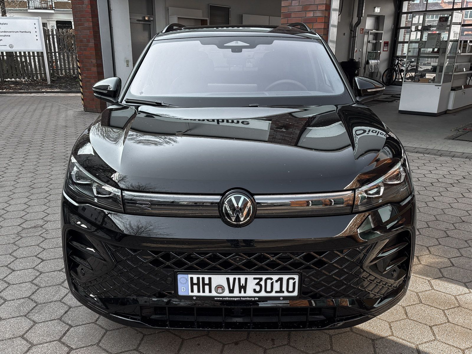 Volkswagen Tiguan R-Line 1,5 eHybrid DSG Panoramadach AHK foto 3
