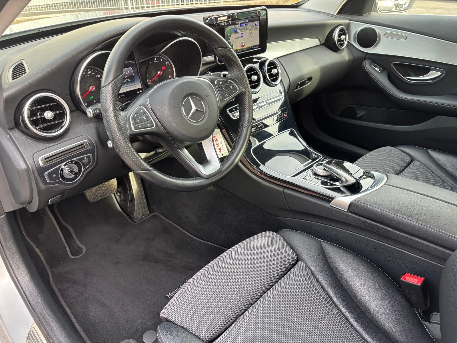 Fahrzeugabbildung Mercedes-Benz C 180 AVANTGARDE*LED*SD-KARTEN-NAVI*AMBIENTEBEL*