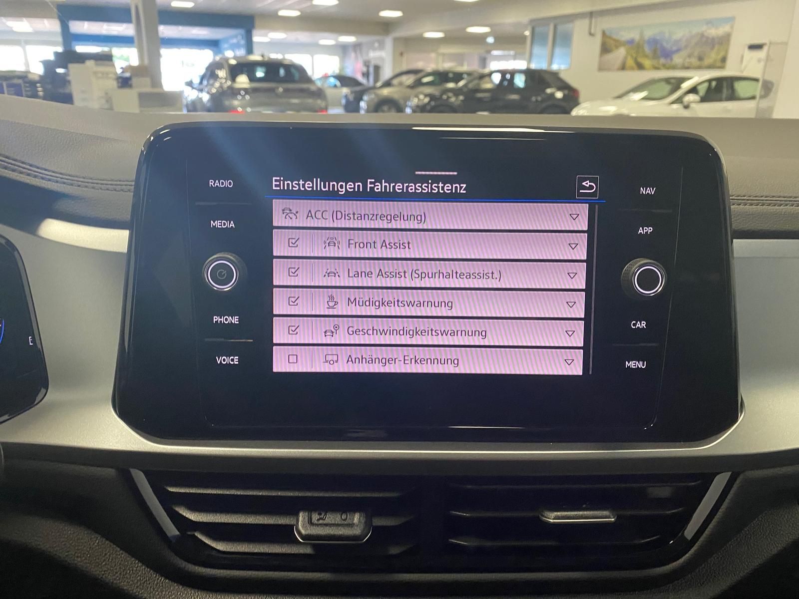 Fahrzeugabbildung Volkswagen Golf Variant 2.0 16V T FSI R BMT/Start-Stopp 4Mo