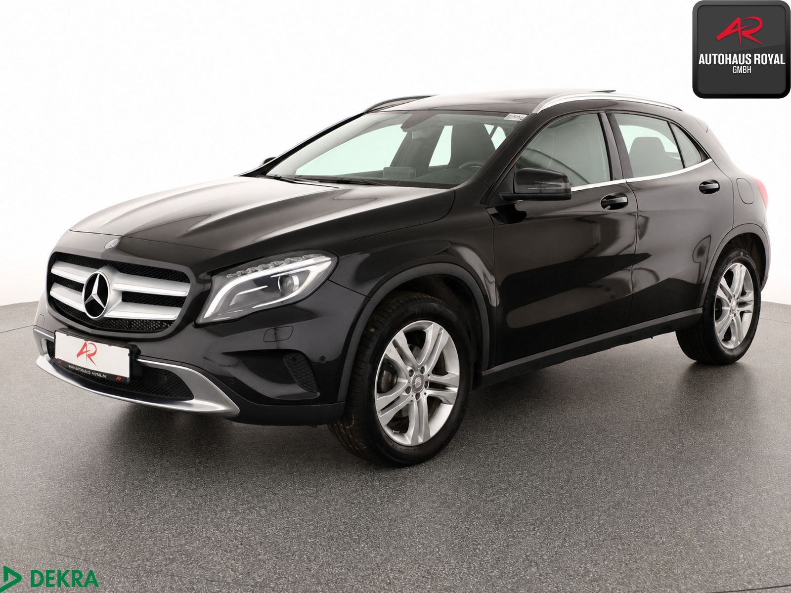 MERCEDES-BENZ GLA 180 URBAN PANORAMA,BI-XENON,NAVI,SPORTSITZE