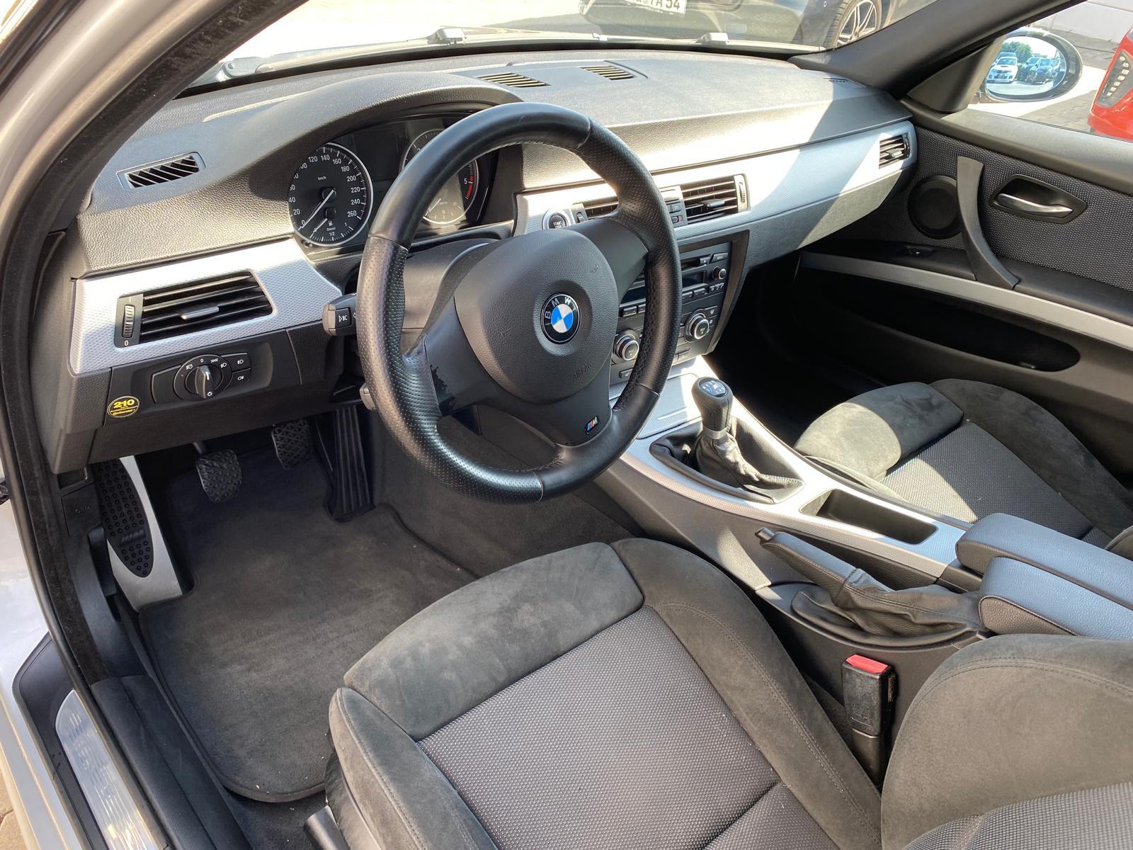 BMW 318 2008 — photo 16