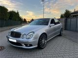 Mercedes-Benz E 55 AMG AMG - silberne Mercedes-Benz E 55 AMG