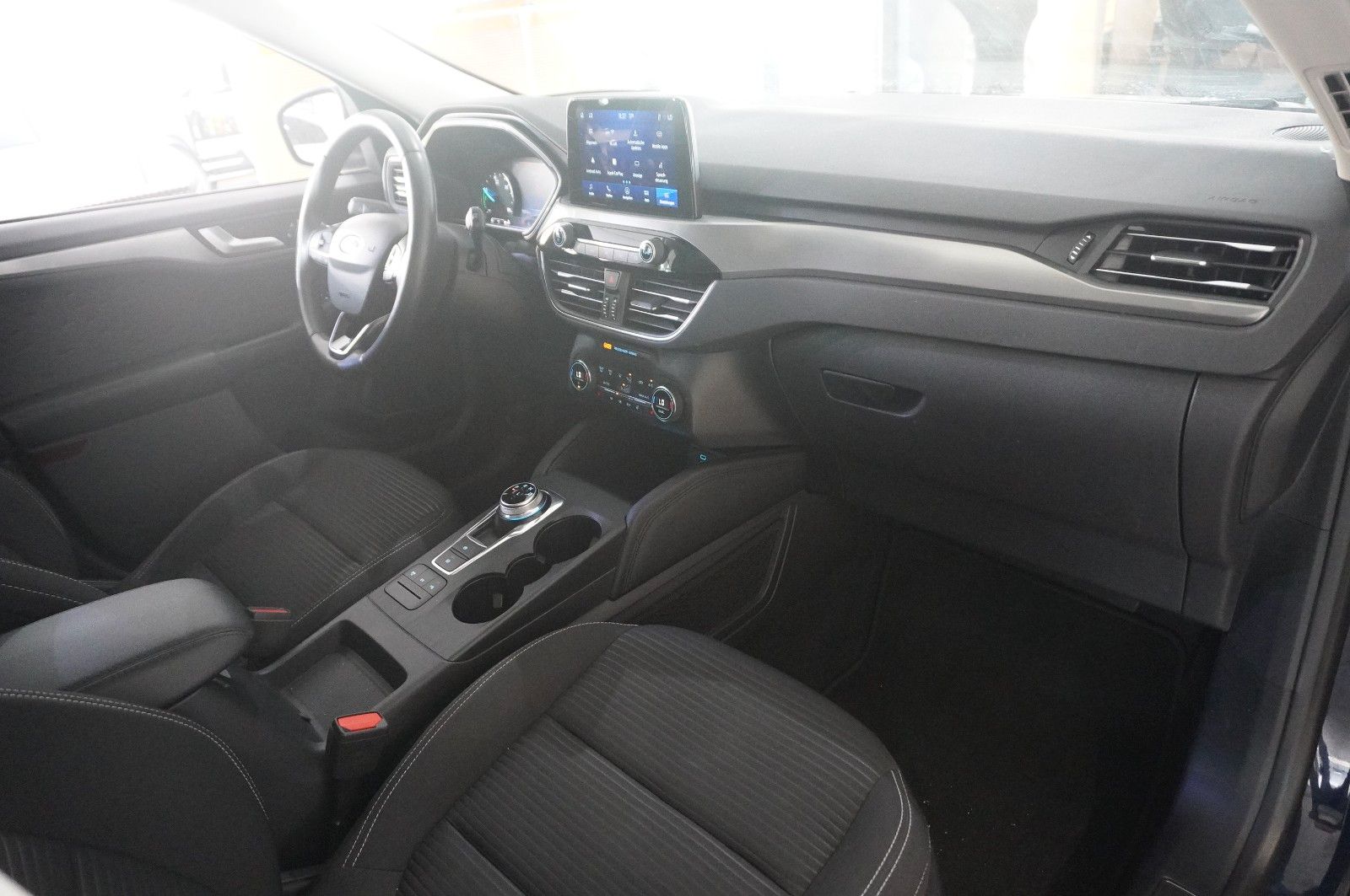 Fahrzeugabbildung Ford Kuga Plug-In Hybrid 2.5 TITANIUM NAVI/LED/SH/DAB