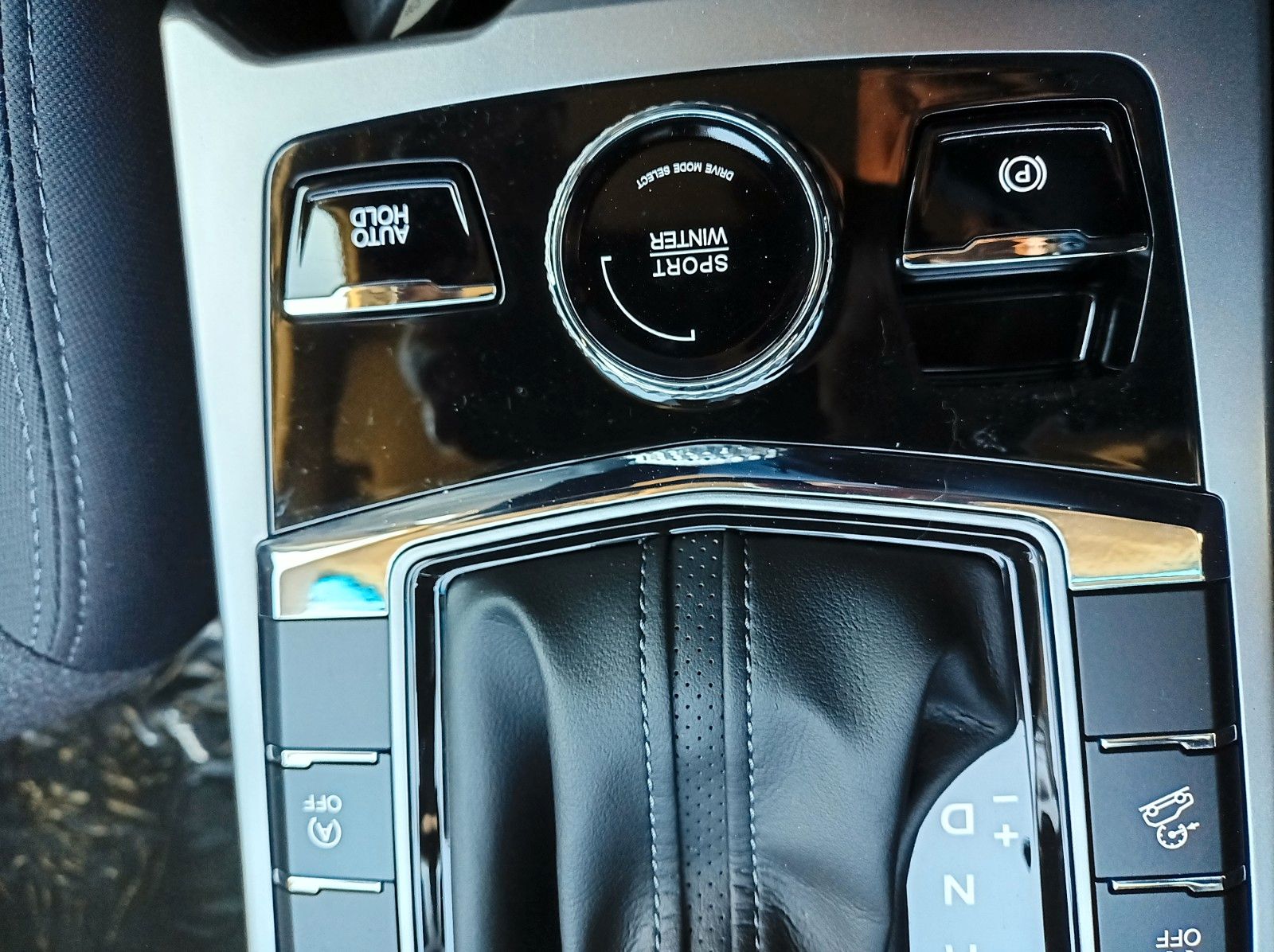 Fahrzeugabbildung KGM KORANDO+BLISS+LH+KEYLESS GO+KAMERA+SH+LED+KLIMA2