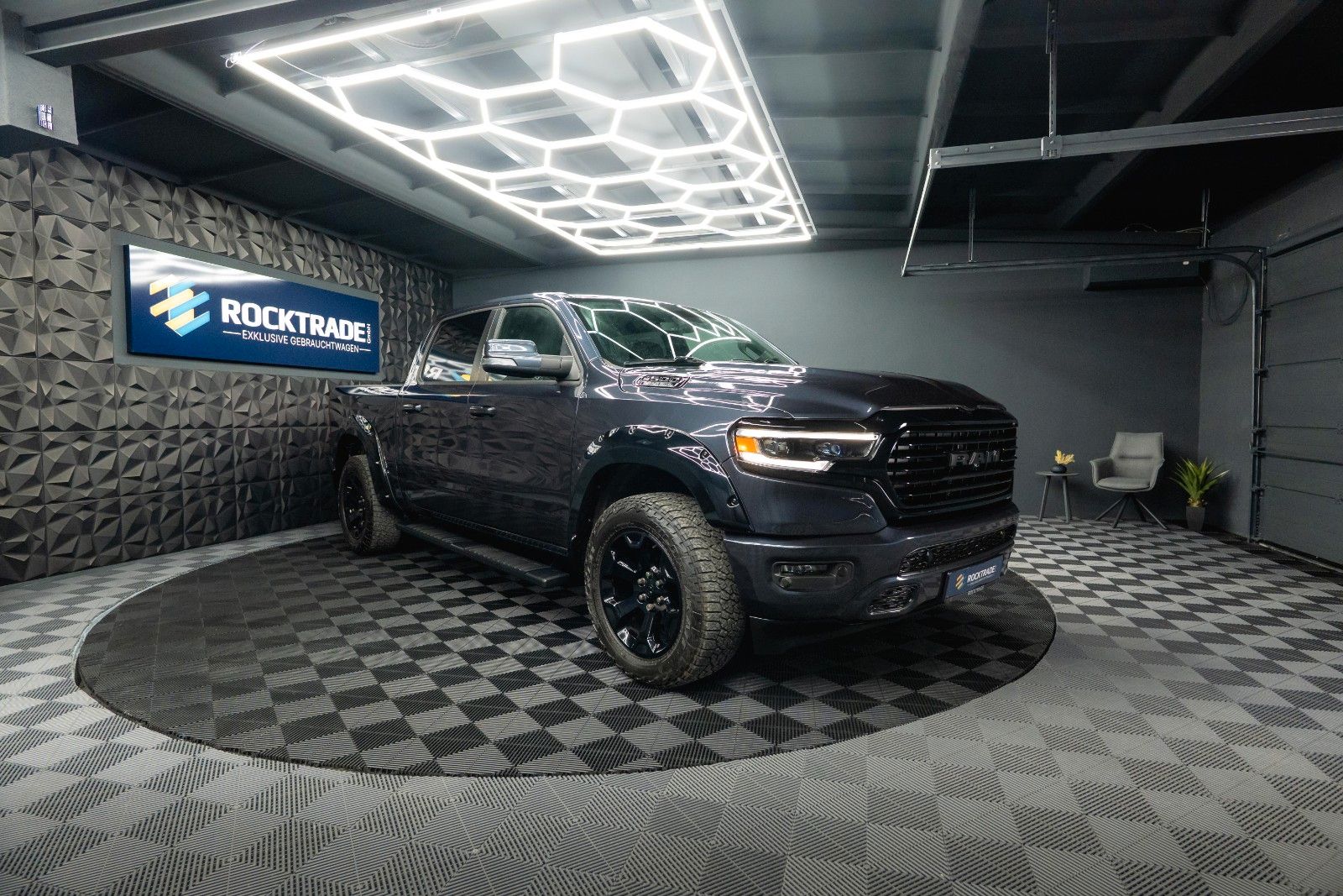 Fahrzeugabbildung Dodge RAM 5.7 V8 HEMI 4x4 OFFROAD Night Limited 19%