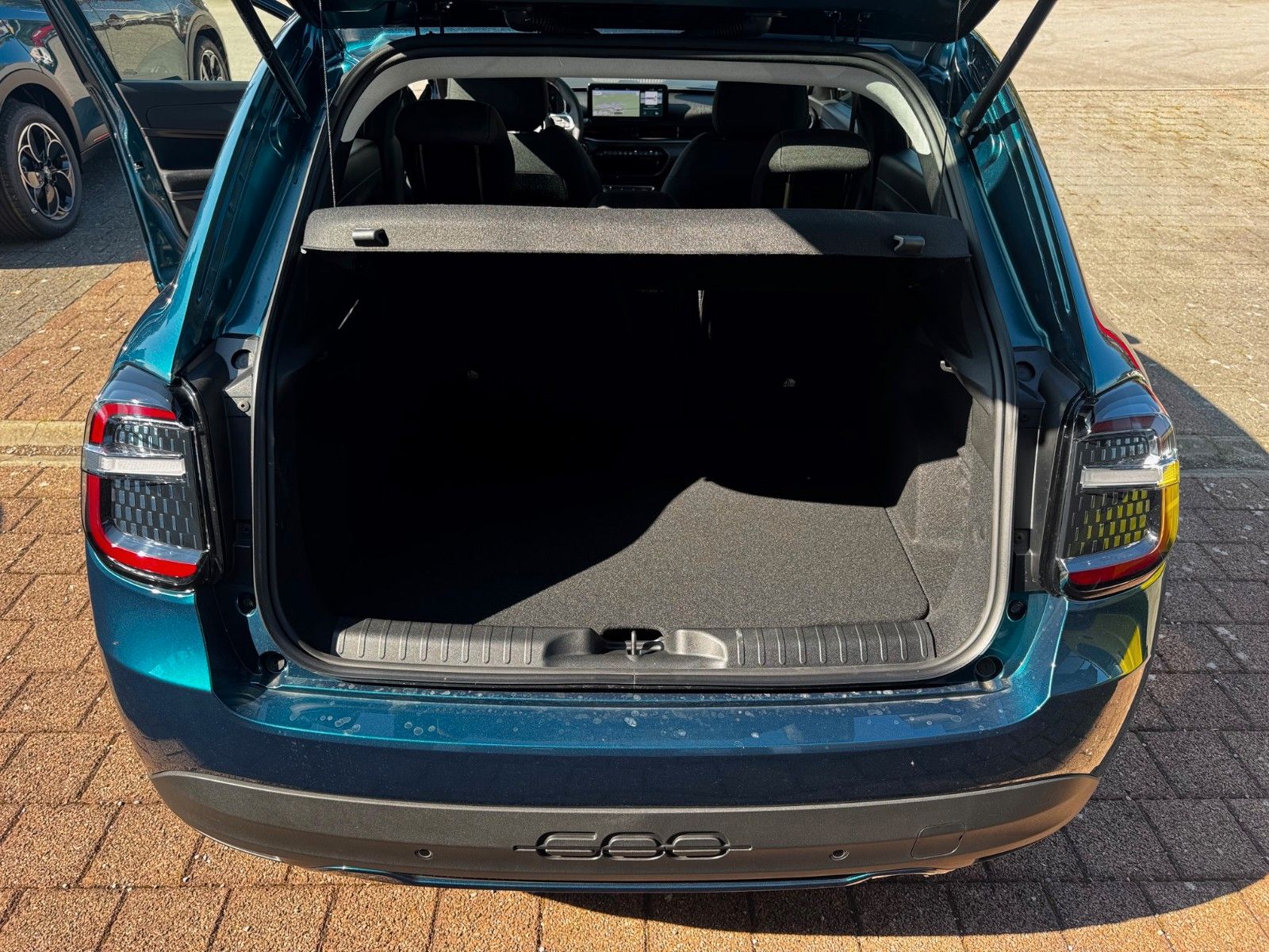Fahrzeugabbildung Fiat 600 MY25 Special Edition Automatik Navi Kamera