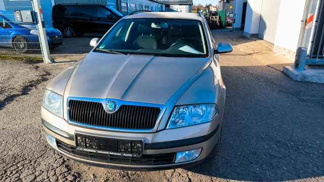 Skoda Octavia Combi Elegance Navi Tüv 2.26 AHK