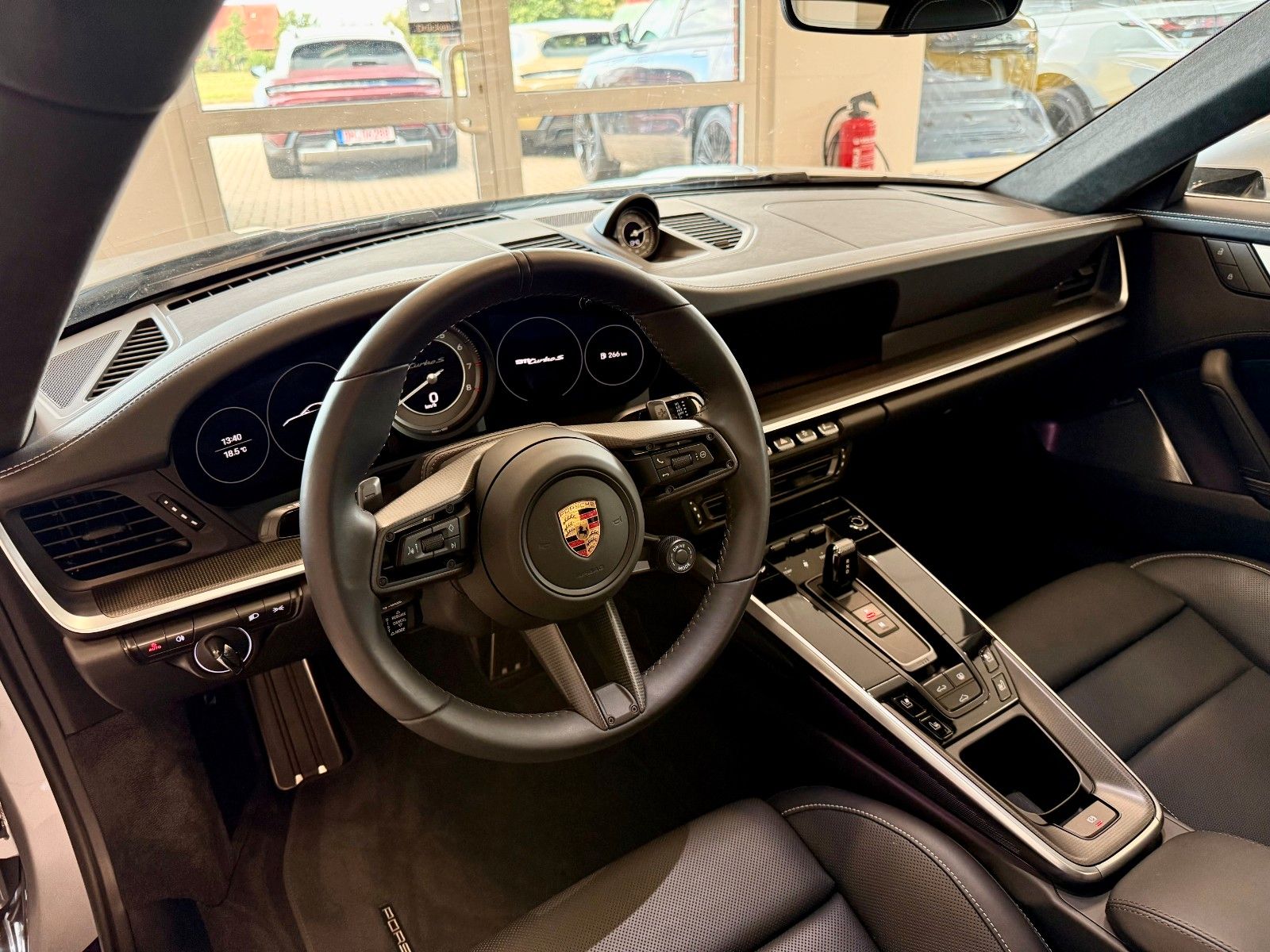 Fahrzeugabbildung Porsche 911 992 Turbo S LIFT/SportDesign/Glasdach/ACC