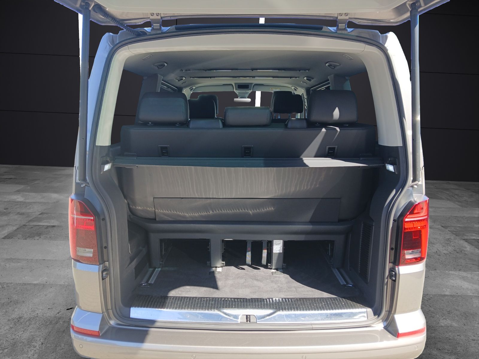 Fahrzeugabbildung Volkswagen T6 Multivan T6.1 TDI DSG 4-M Generation-Six STH