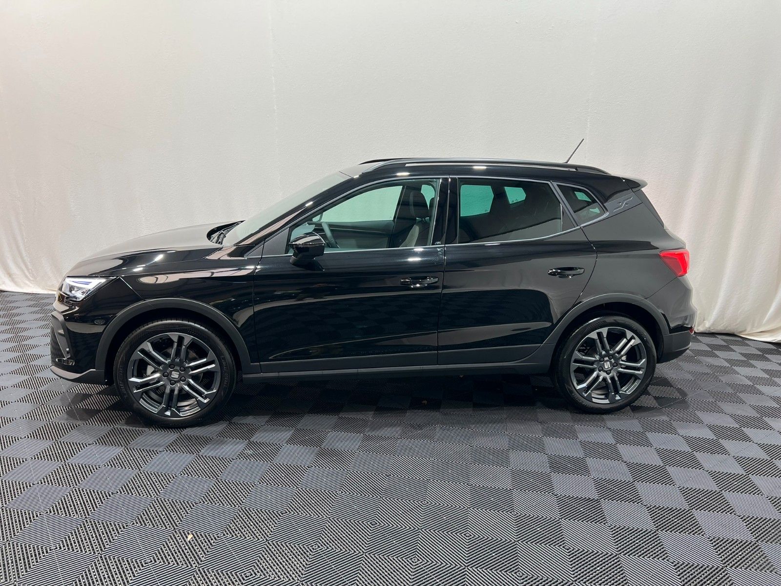 Fahrzeugabbildung SEAT Arona 1.0 TSI 85kW FR DSG