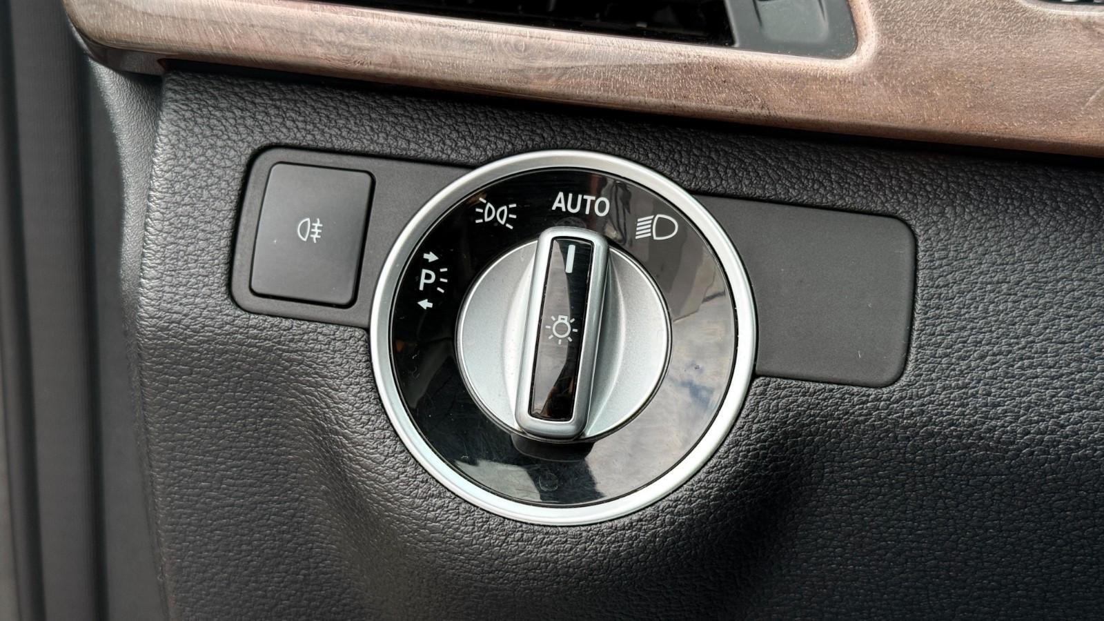 Mercedes-Benz E 220 Elegance *Automatik*AMG-Paket*Xenon*