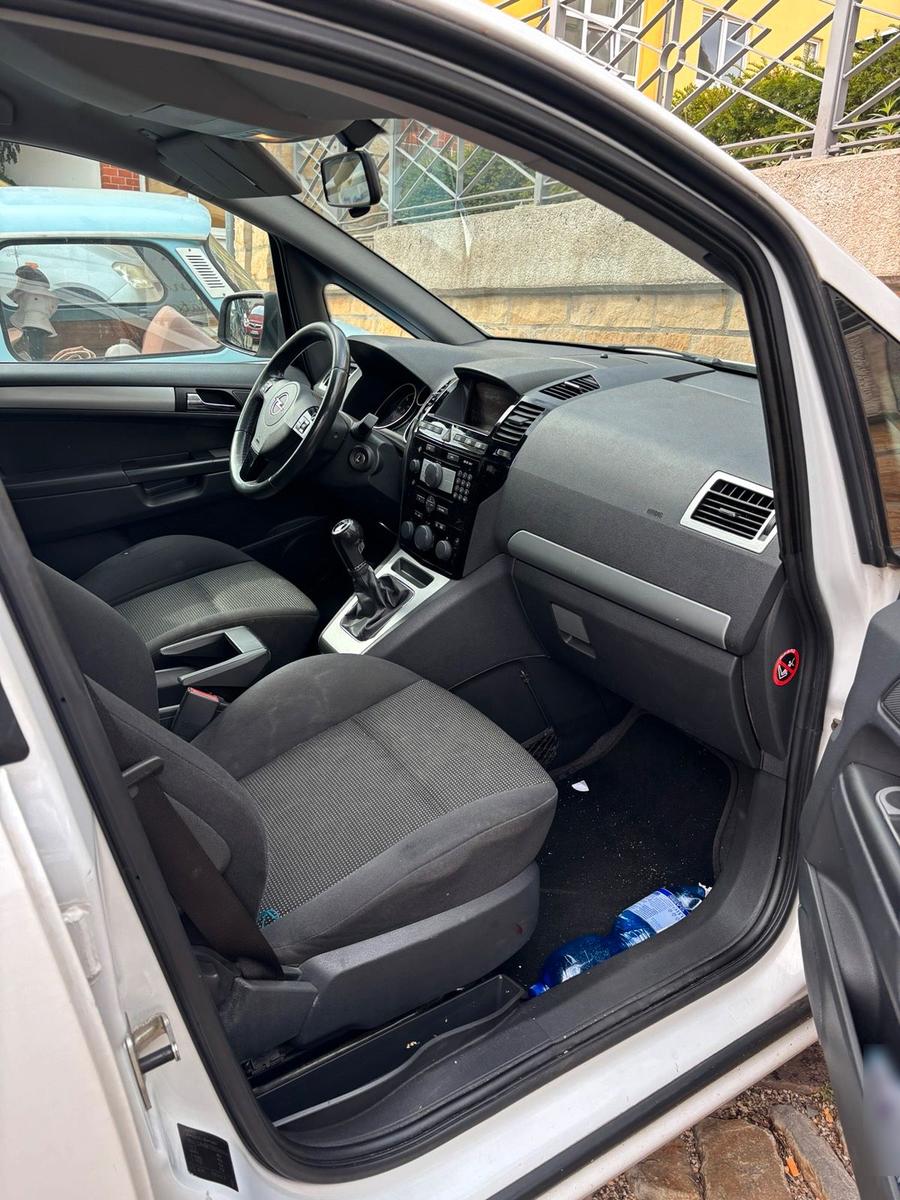 Opel Zafira 2011 — photo 8