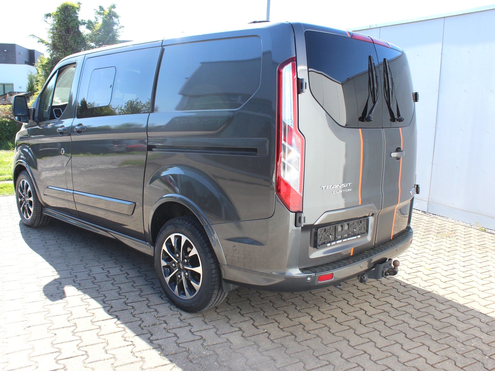 Fahrzeugabbildung Ford Transit Custom 320 L1 Sport 2,0 TDCi