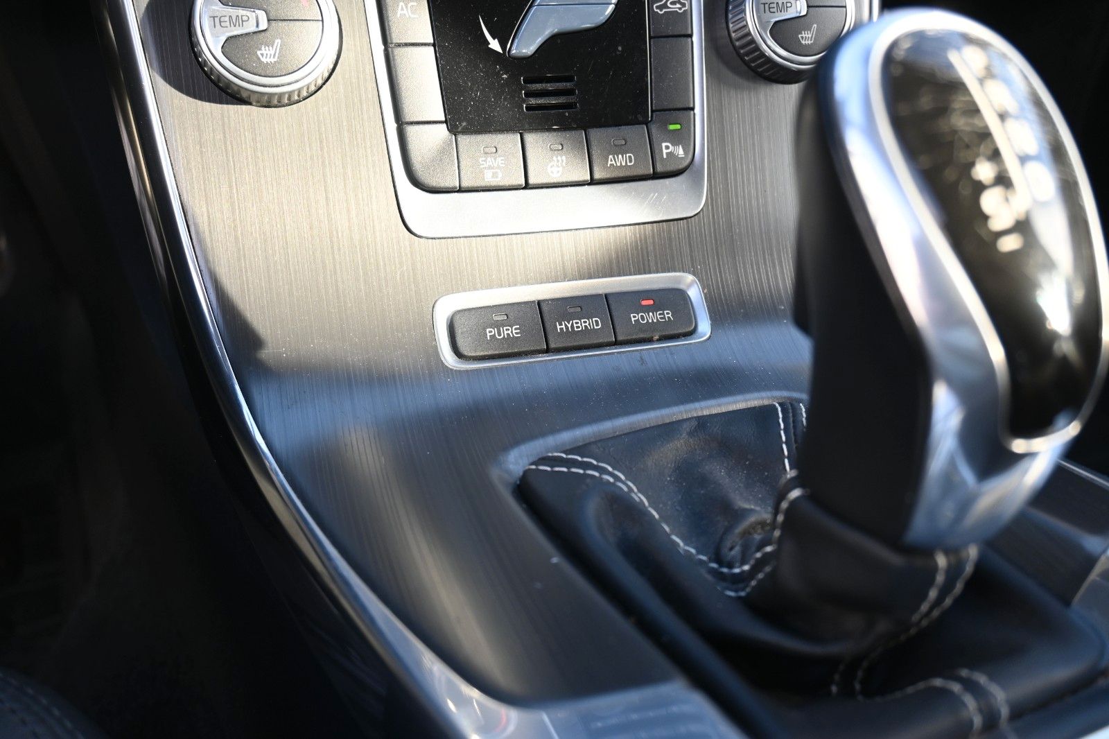 Fahrzeugabbildung Volvo V60 Kombi D6 Summum AWD*NAV*LED*TEMPO*