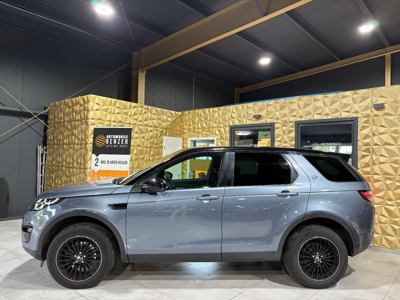 Fahrzeugabbildung Land Rover Discovery Sport SE AWD/PANO/ACC/NAVI/KAMERA/SHZ